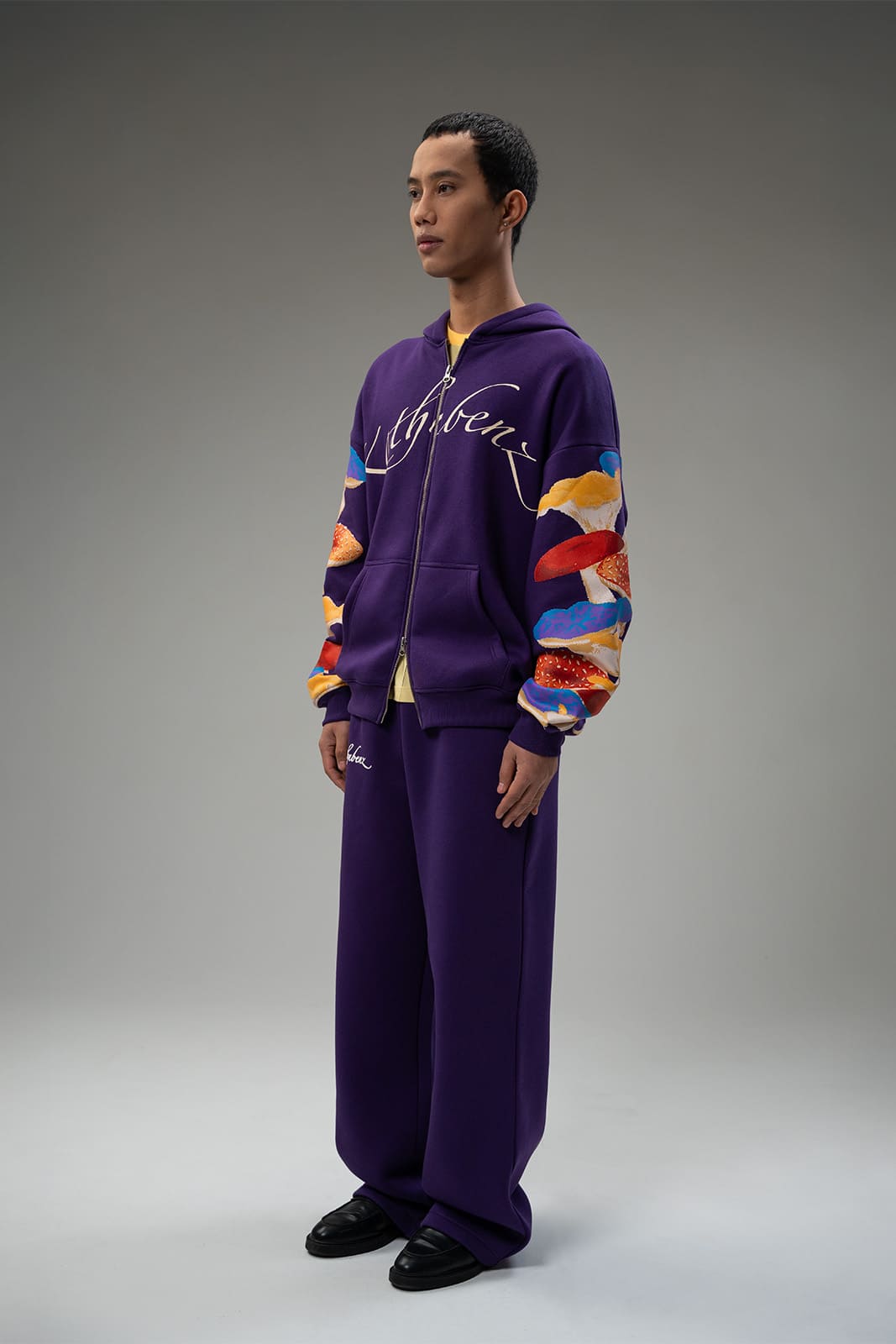 Side profile of Psil oversized cotton fleece zipper jacket