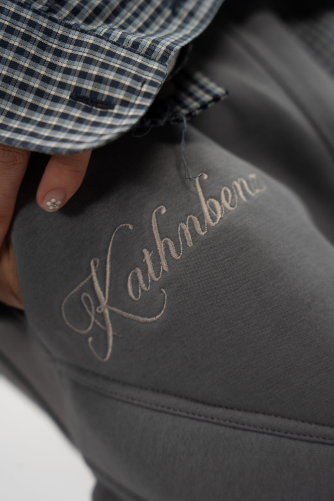 Kathnbenz streetwear pants grey men side view dust grey silhouette