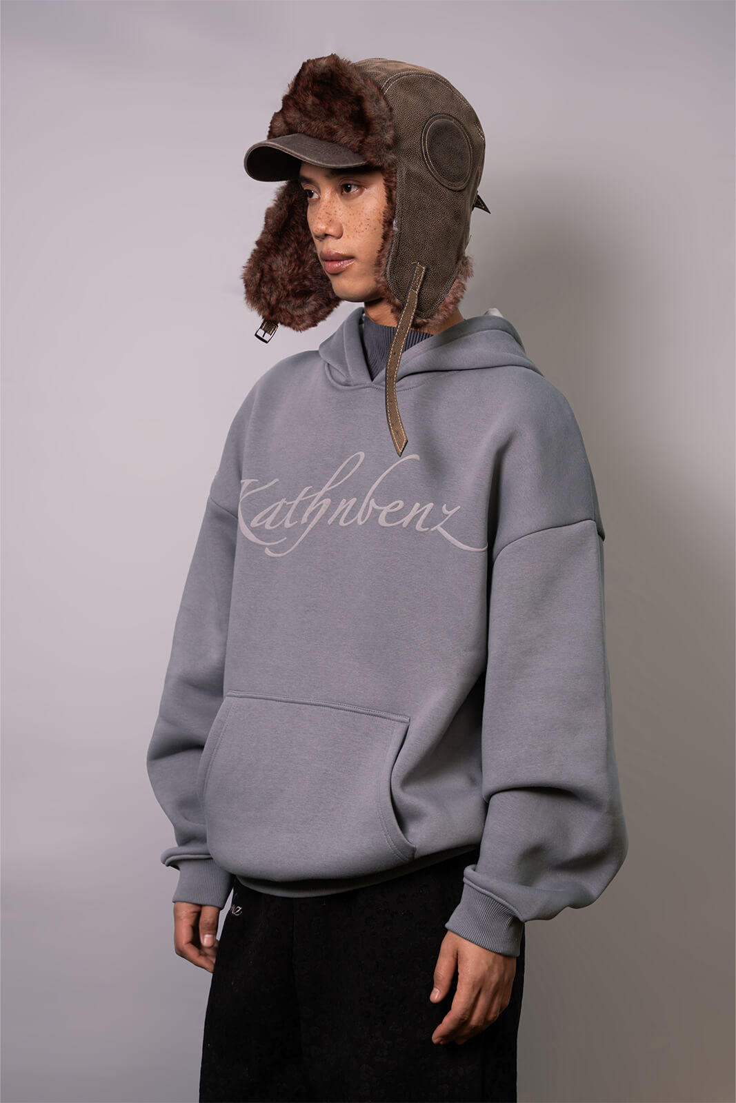 Kathnbenz wolf print hoodie grey men side view oversized fit
