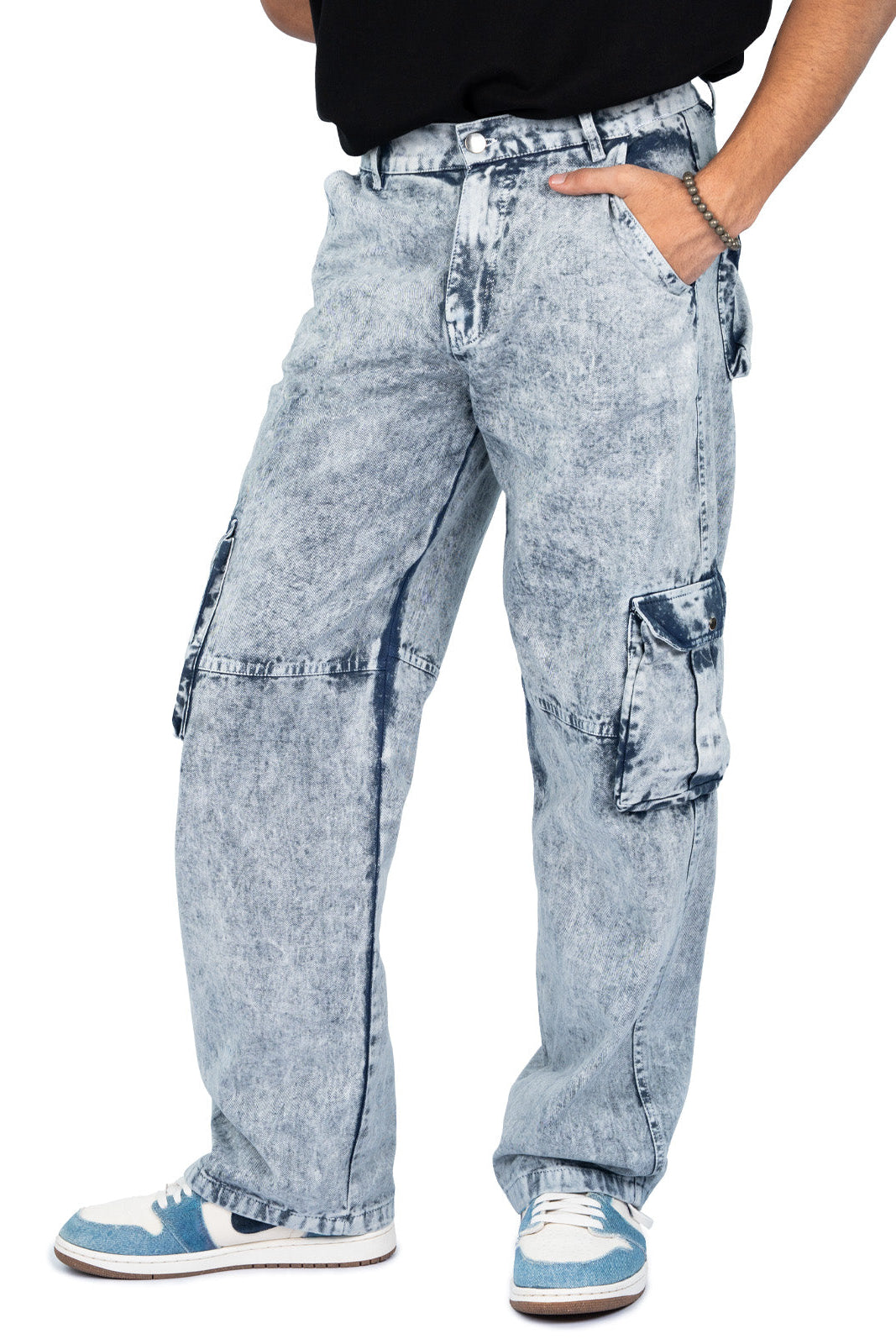 Frostbite Stash oversized streetwear cargo pants side view