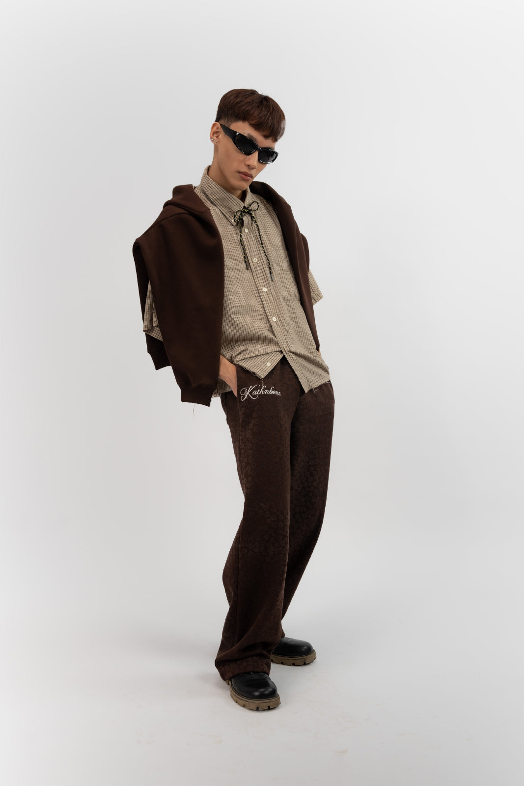 Kathnbenz streetwear pants brown men side view earthy silhouette