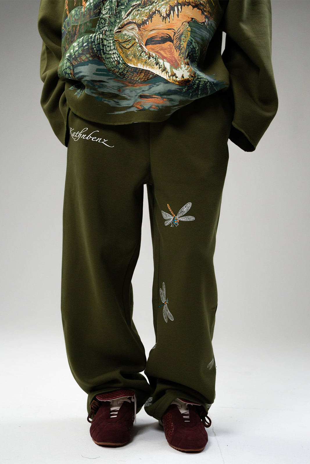 Kathnbenz streetwear pants olive green men Low Gravity front view