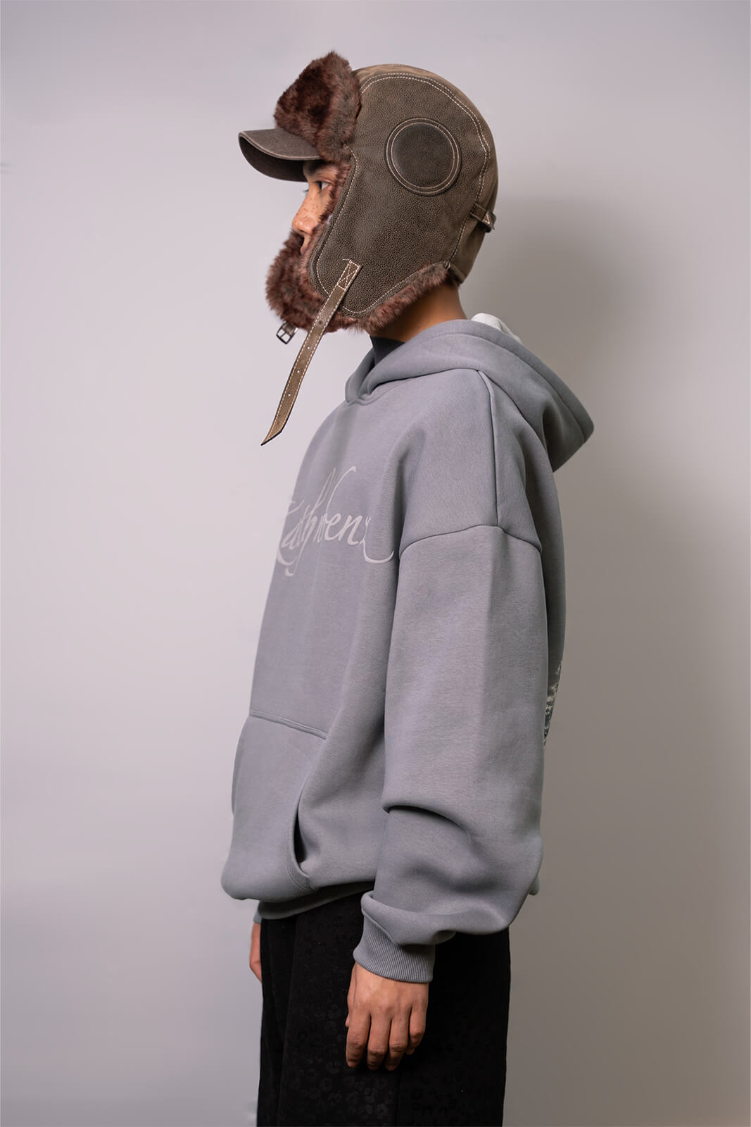 Kathnbenz wolf print hoodie grey men side view oversized fit